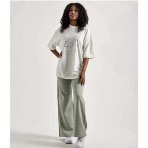 Nike Womens White Oversized Fit T-Shirt W/Rhinestone "Just Do It" Graphic XL